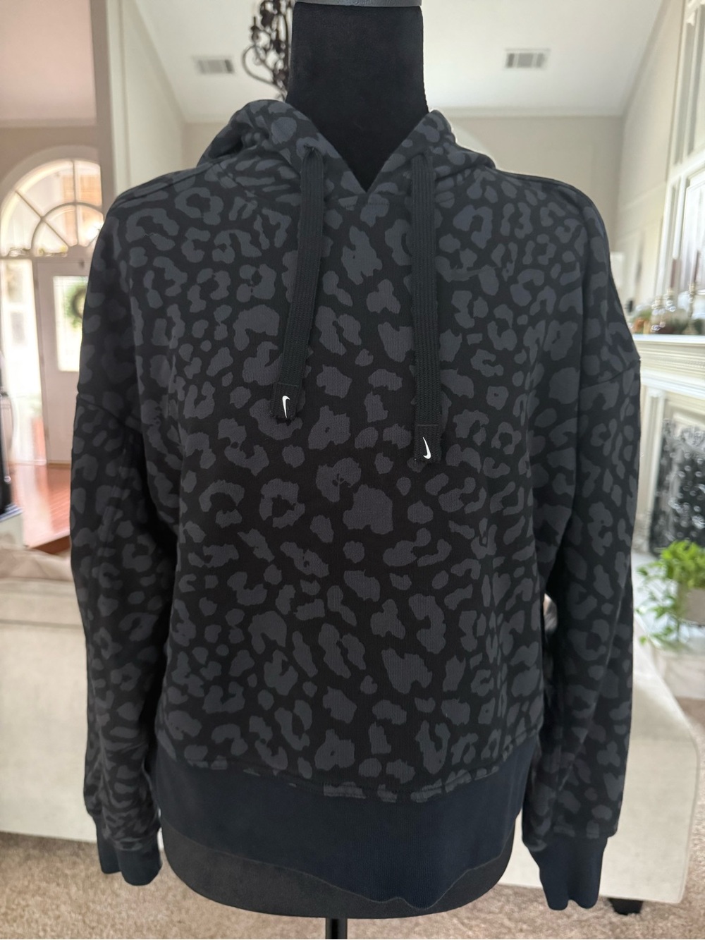 Nike Women’s XS Black/Gray Leopard Animal Print Logo Drawstring Fleece Hoodie